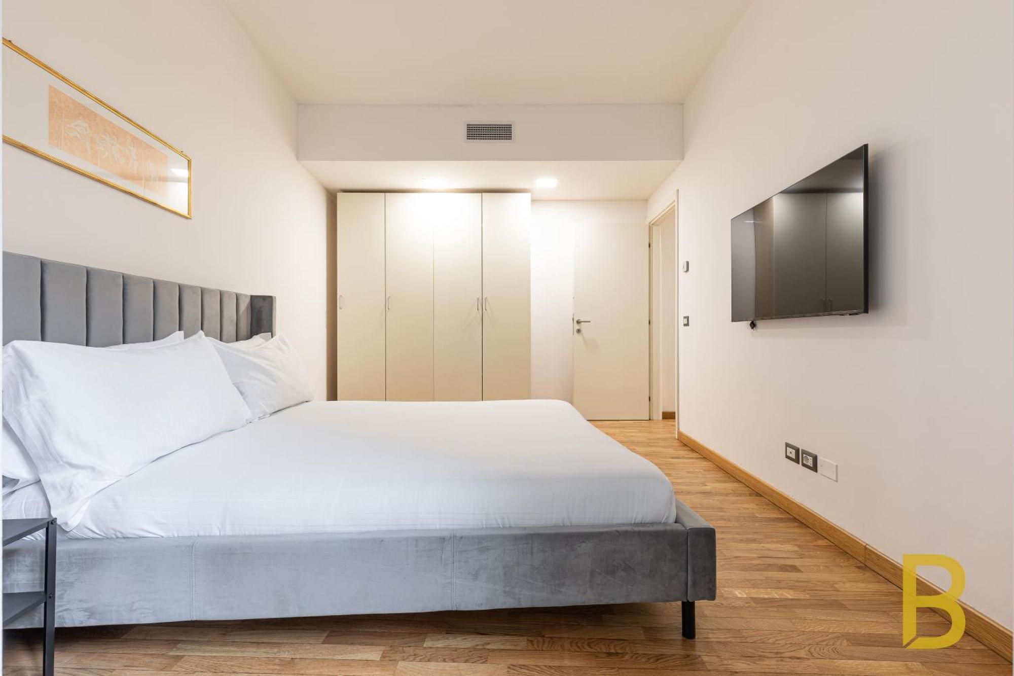Beplace Apartments In De Amicis — Photos 1